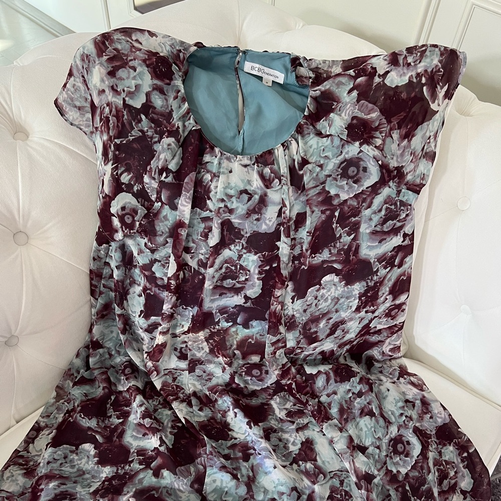 Pretty BCBG generation dress size medium.